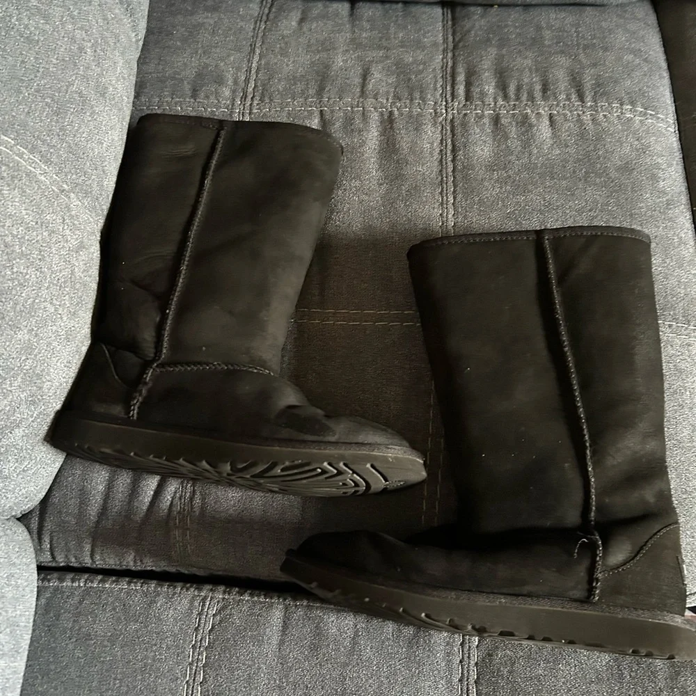 UGG Classic Black Boots - Picture 9 of 9